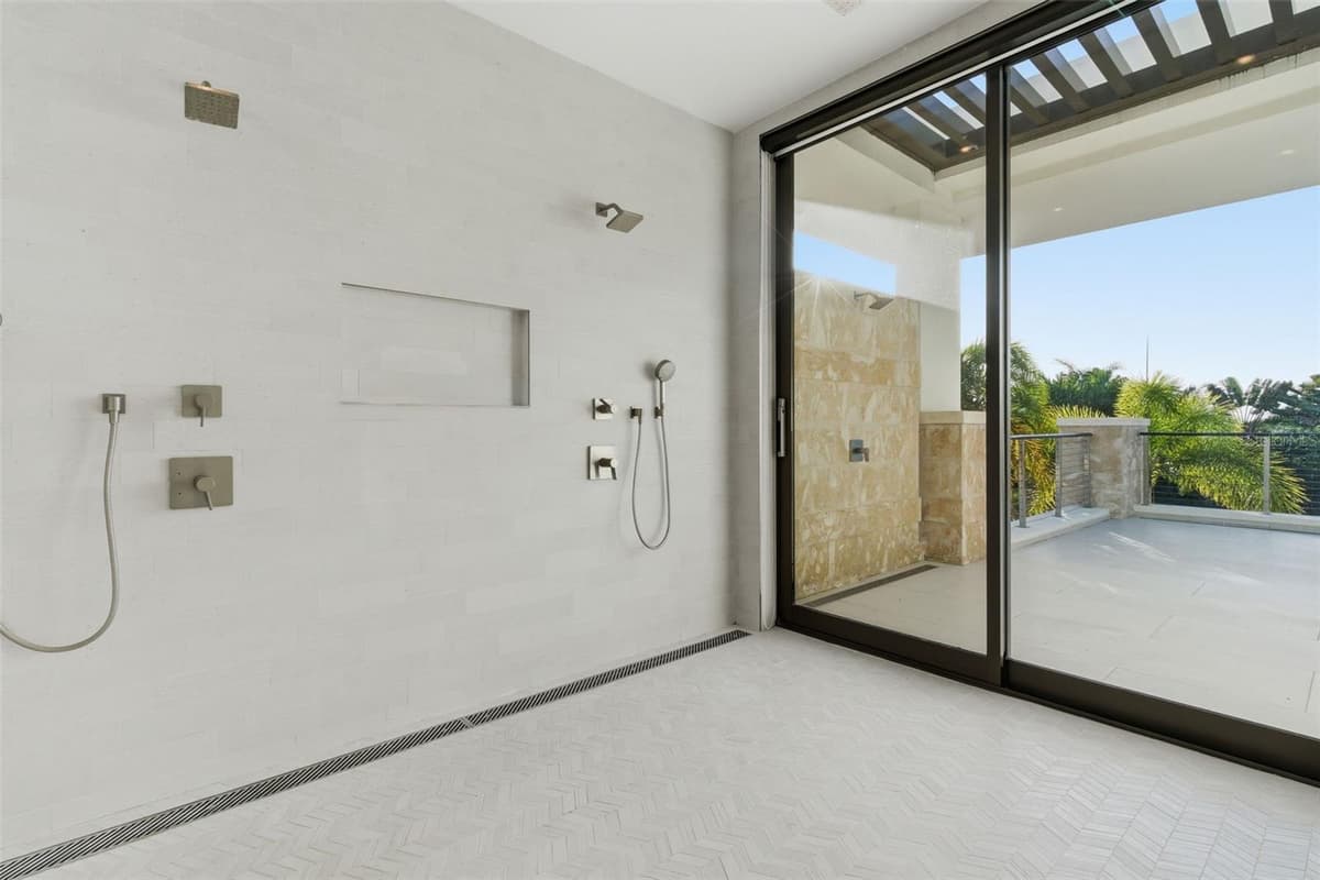 206 LEGACY — photo 33 of 85