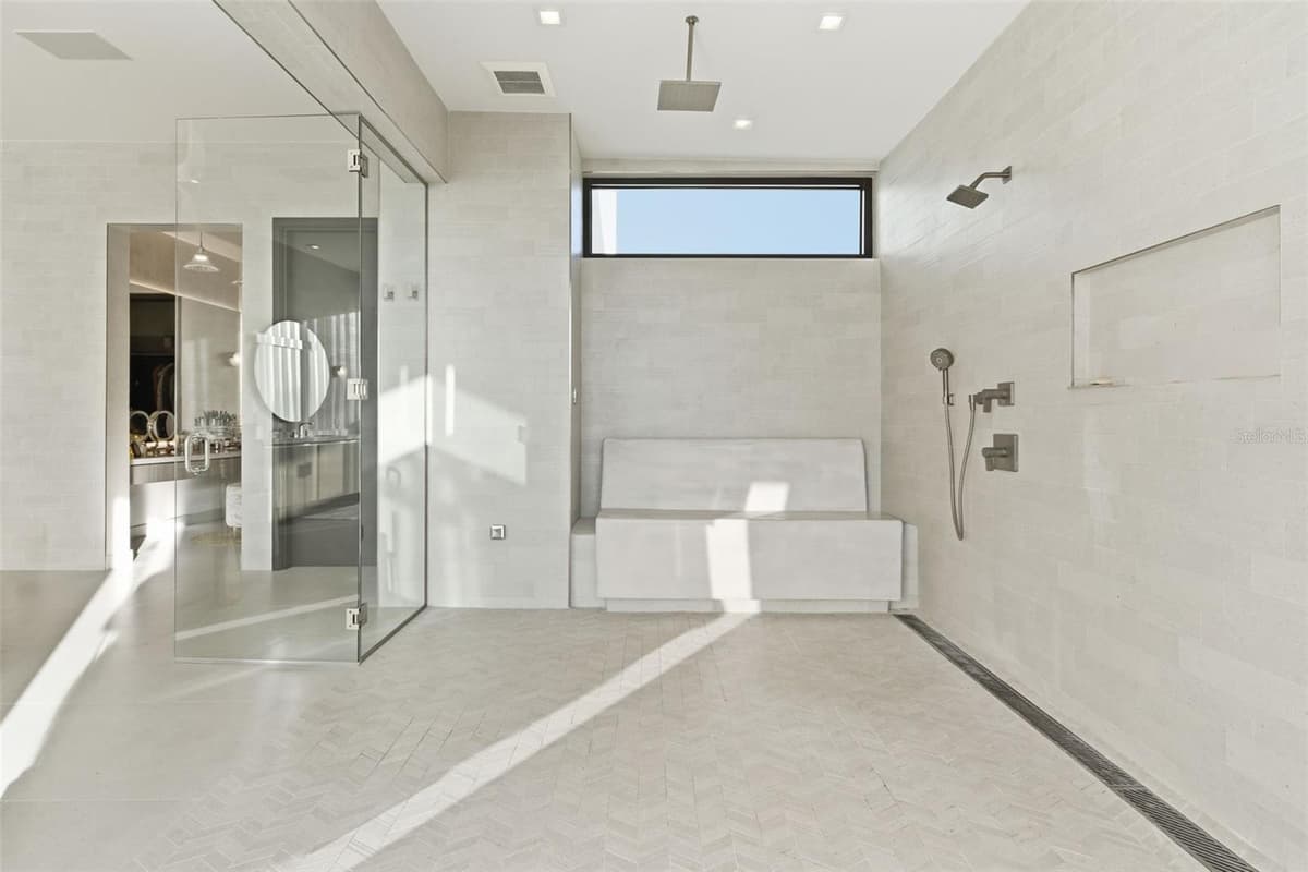 206 LEGACY — photo 34 of 85