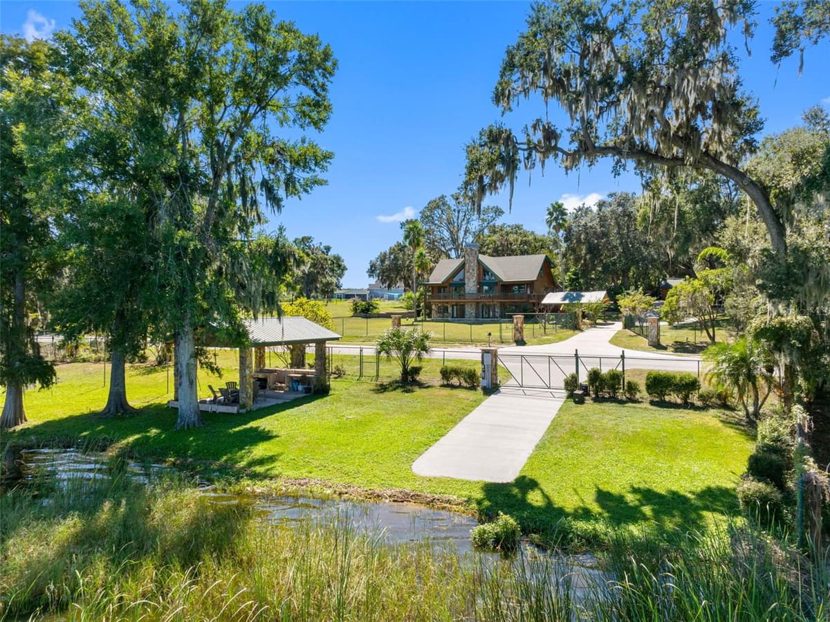 11401 THONOTOSASSA ROAD — photo 53 of 68