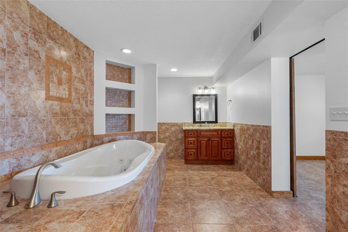 11401 THONOTOSASSA ROAD — photo 44 of 68