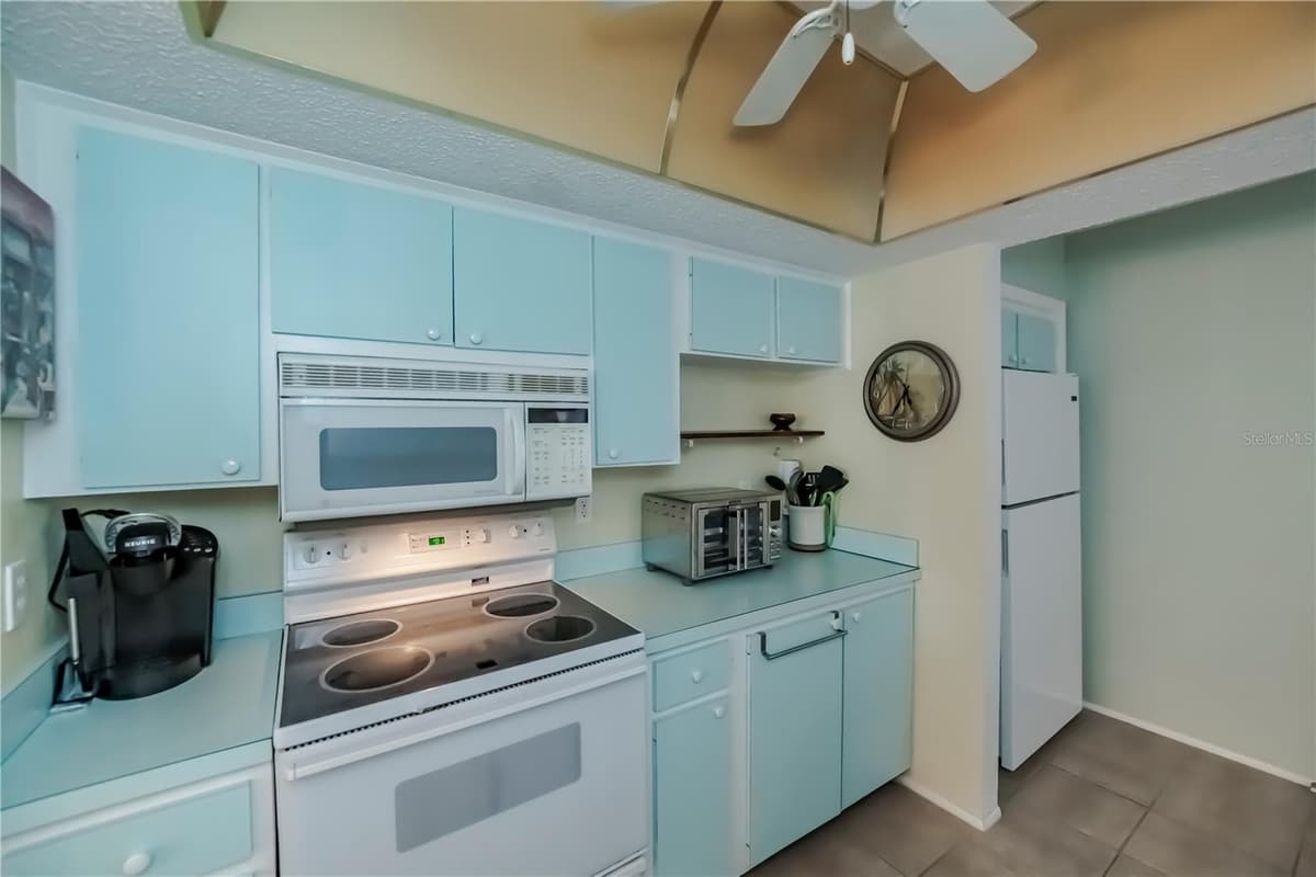 22375 EDGEWATER DRIVE — photo 4 of 51