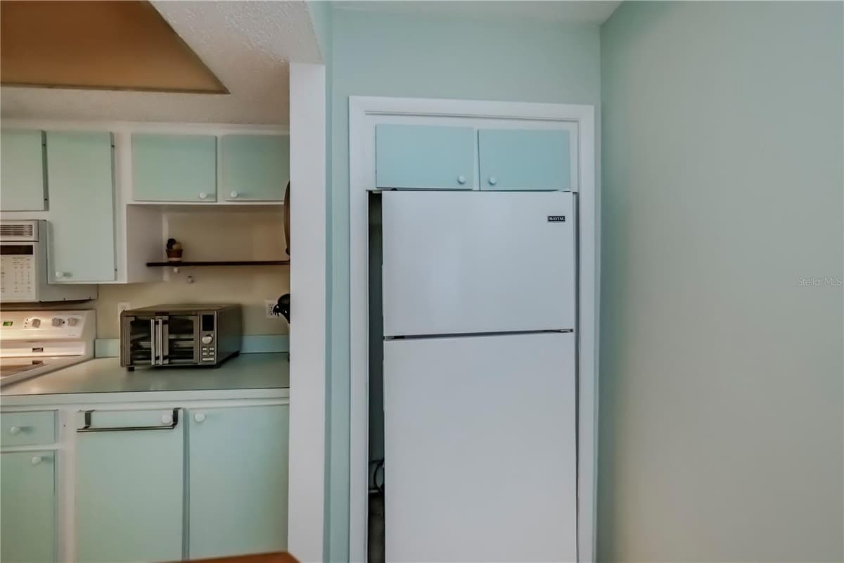 22375 EDGEWATER DRIVE — photo 18 of 51