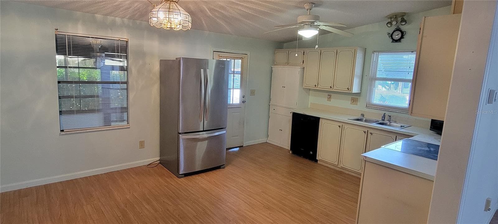 1635 PINEHURST DRIVE — photo 15 of 36