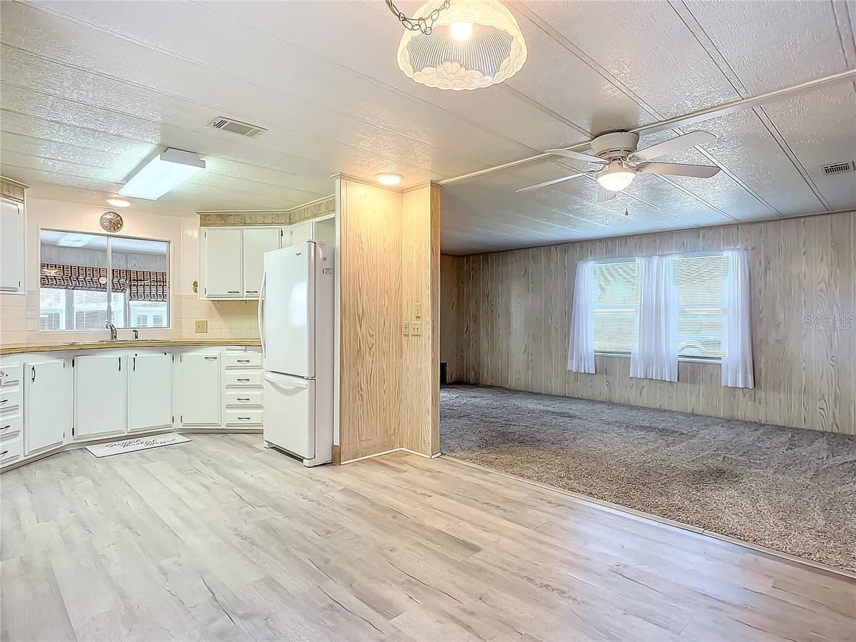 807 SWALLOW LANE — photo 3 of 28
