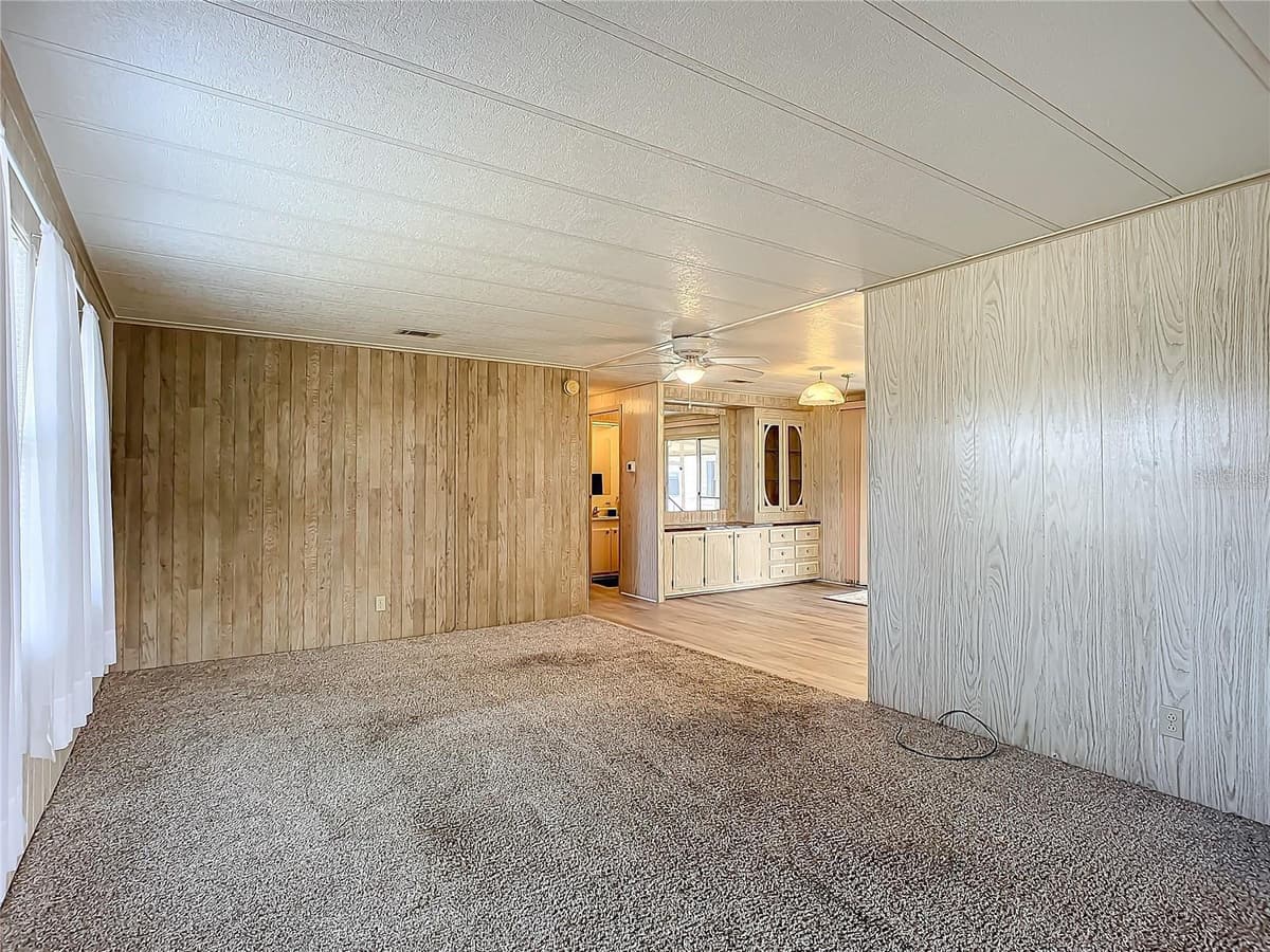 807 SWALLOW LANE — photo 10 of 28