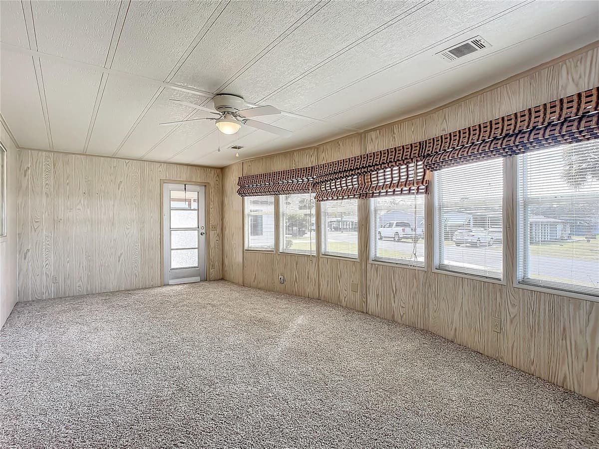 807 SWALLOW LANE — photo 12 of 28