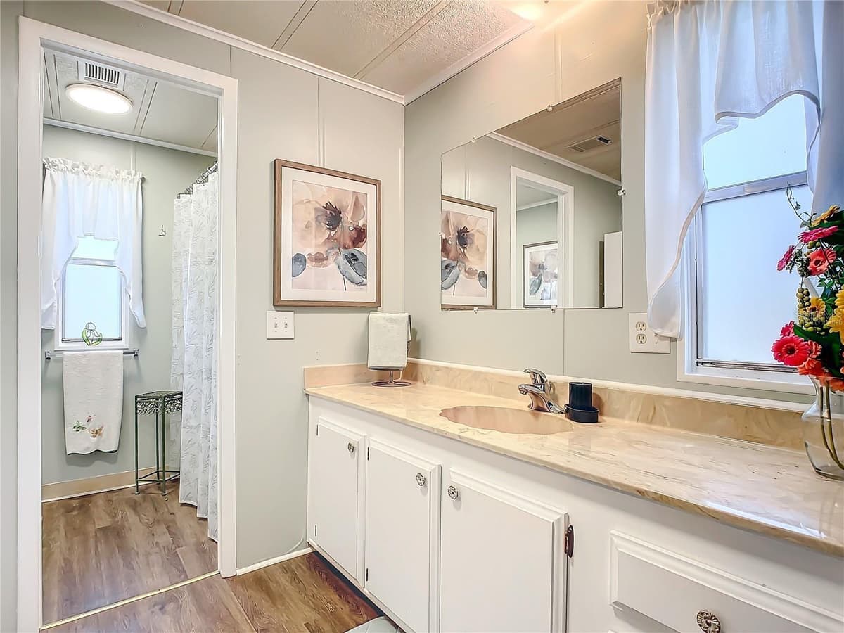 807 SWALLOW LANE — photo 15 of 28