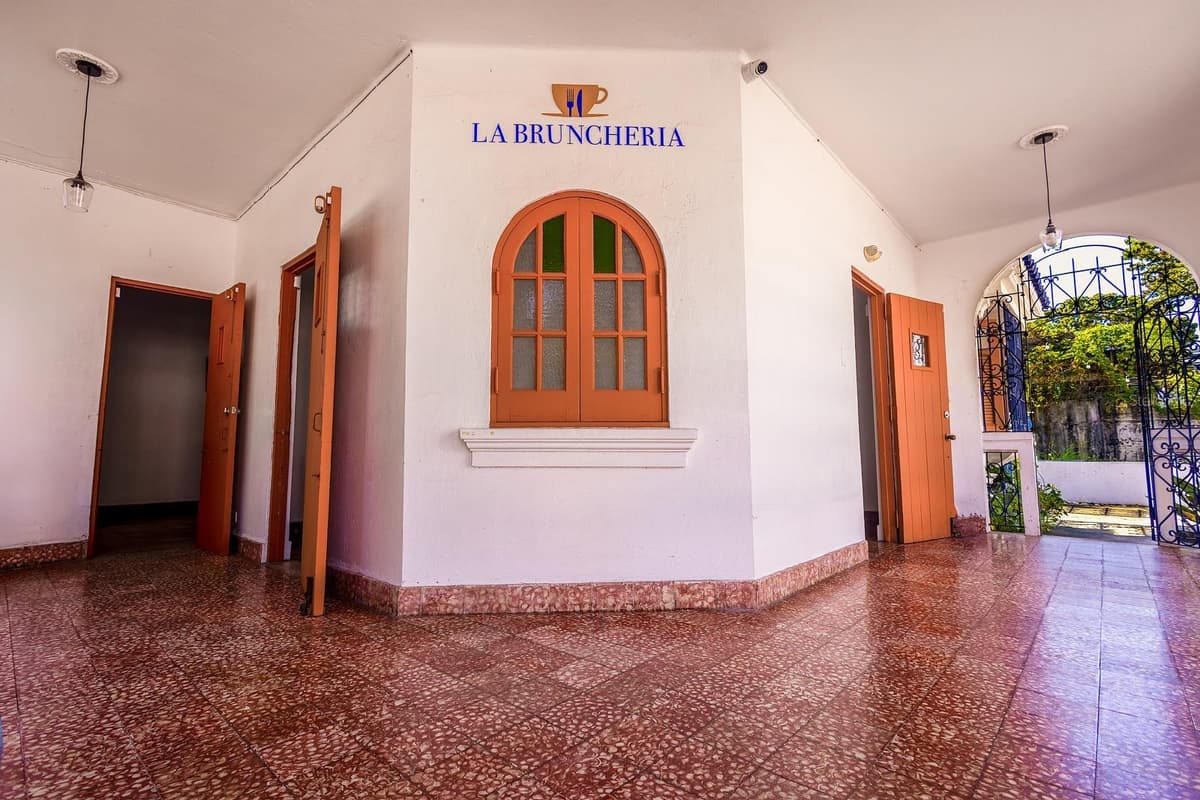70 Calle DEL BOSQUE — photo 4 of 19