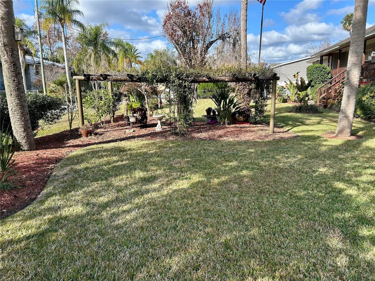 55730 HOLIDAY  CIRCLE — photo 4 of 48