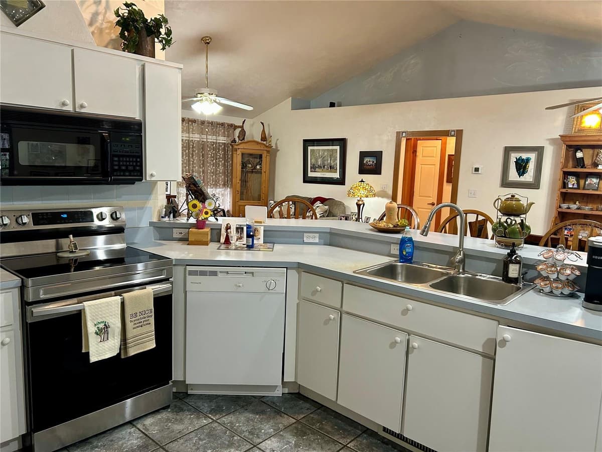55730 HOLIDAY  CIRCLE — photo 16 of 48