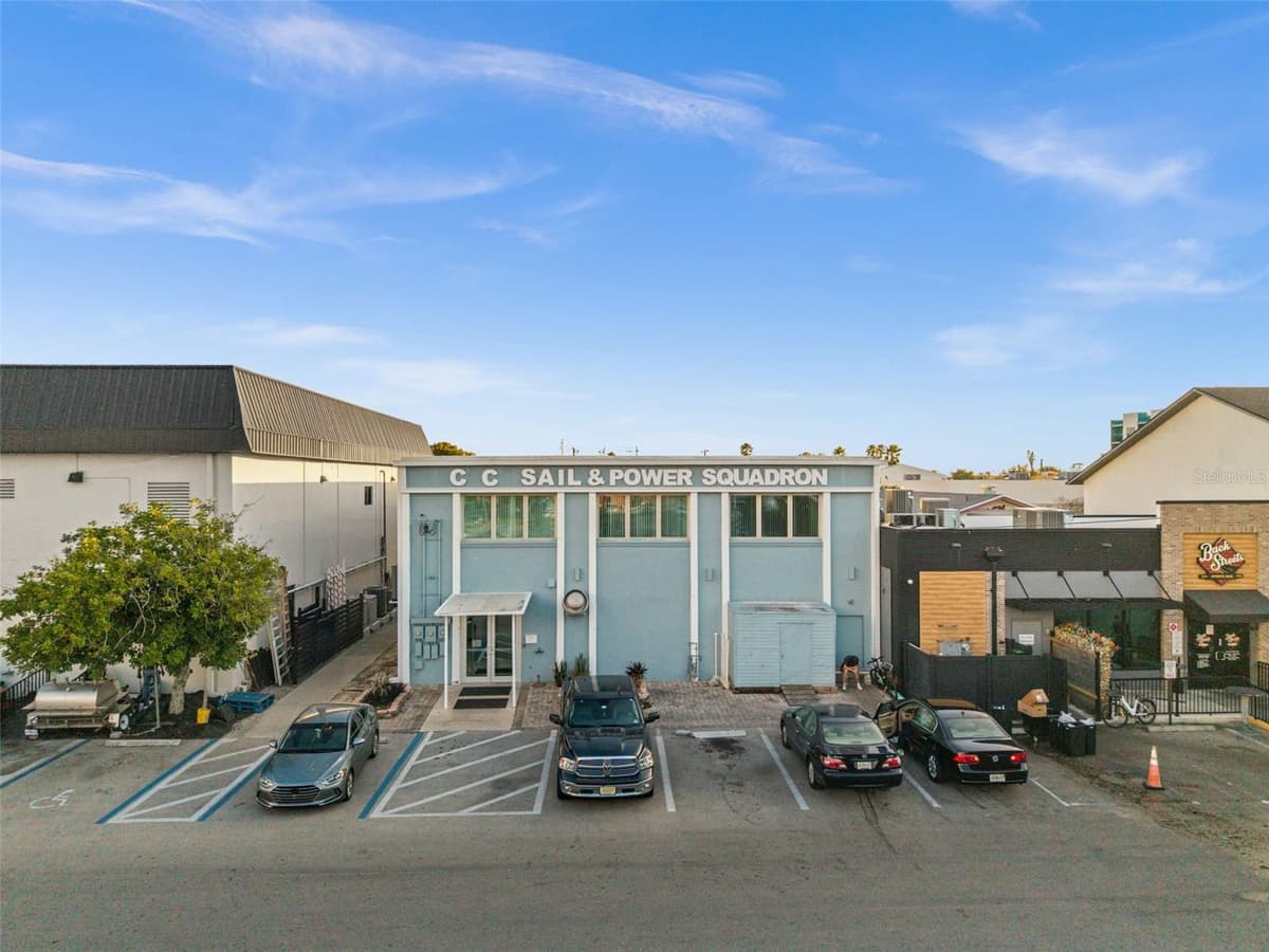 917 47TH TERRACE — photo 46 of 49
