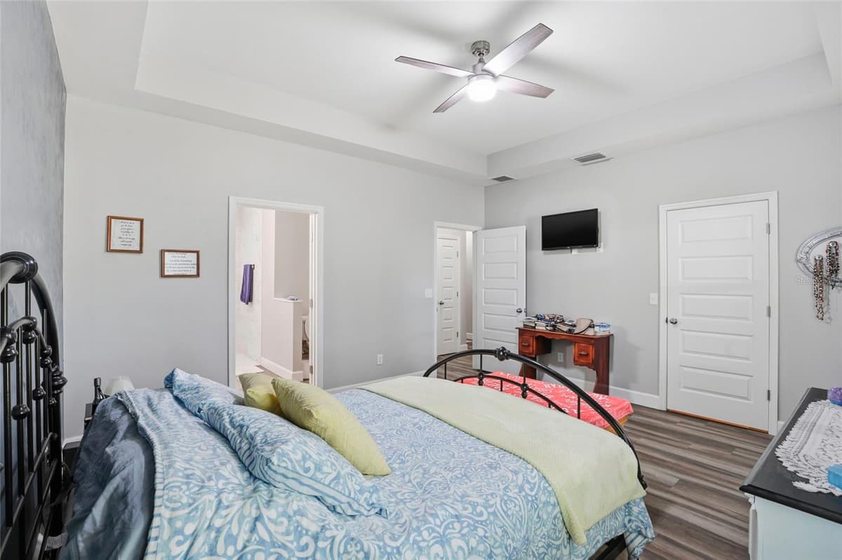 9092 MARYANN DRIVE — photo 14 of 47