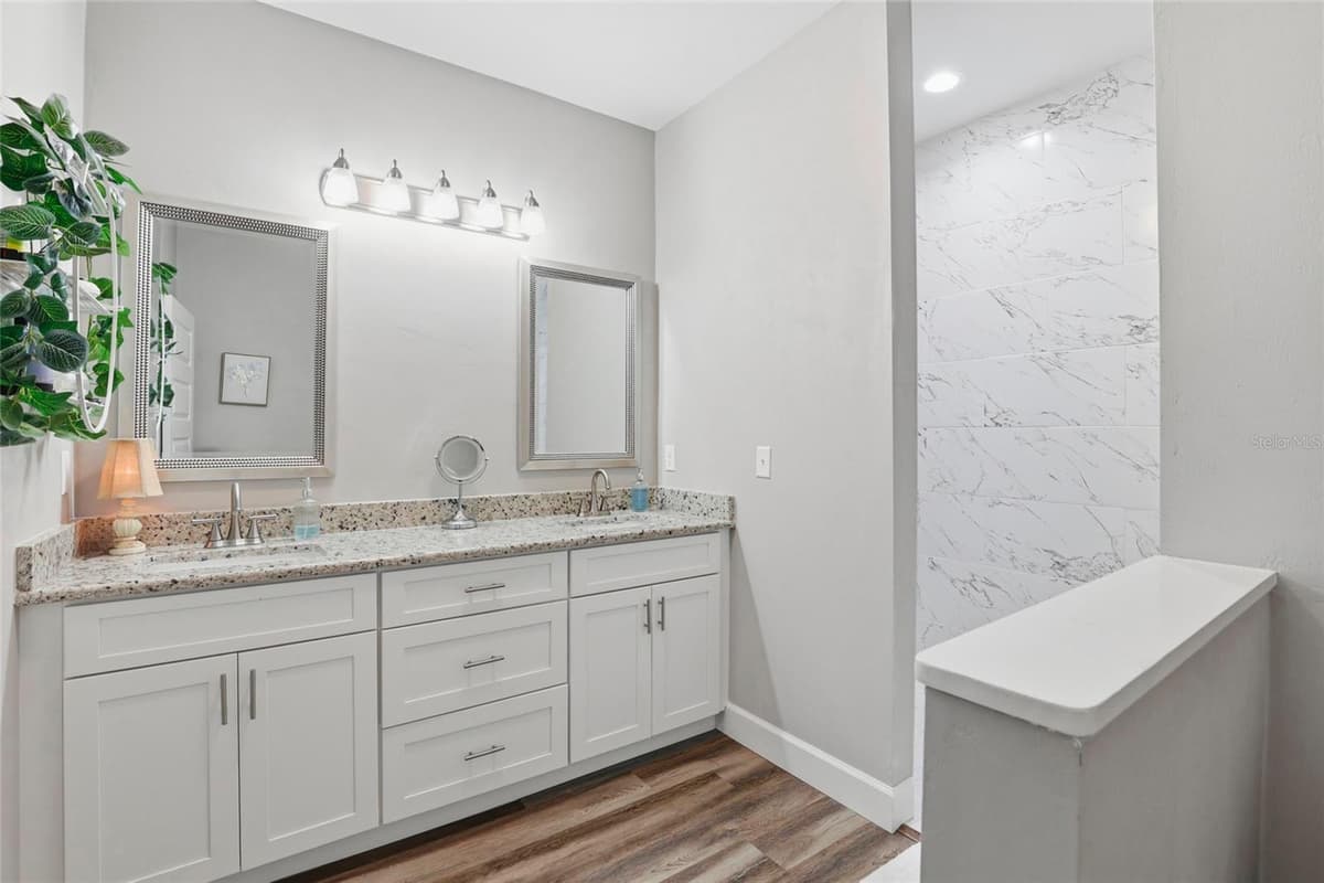 9092 MARYANN DRIVE — photo 15 of 47