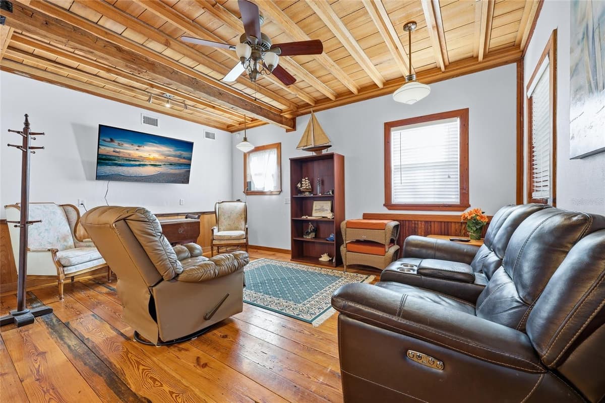 317 CEDAR STREET — photo 7 of 32