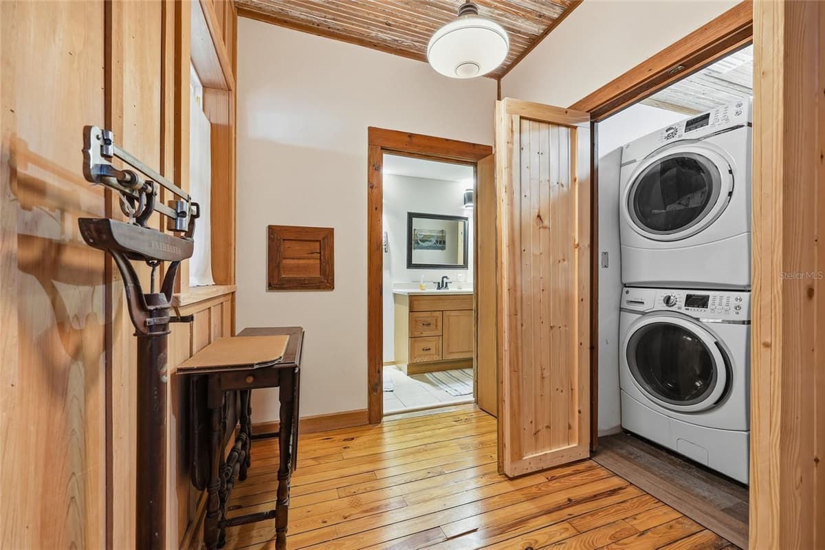 317 CEDAR STREET — photo 11 of 32