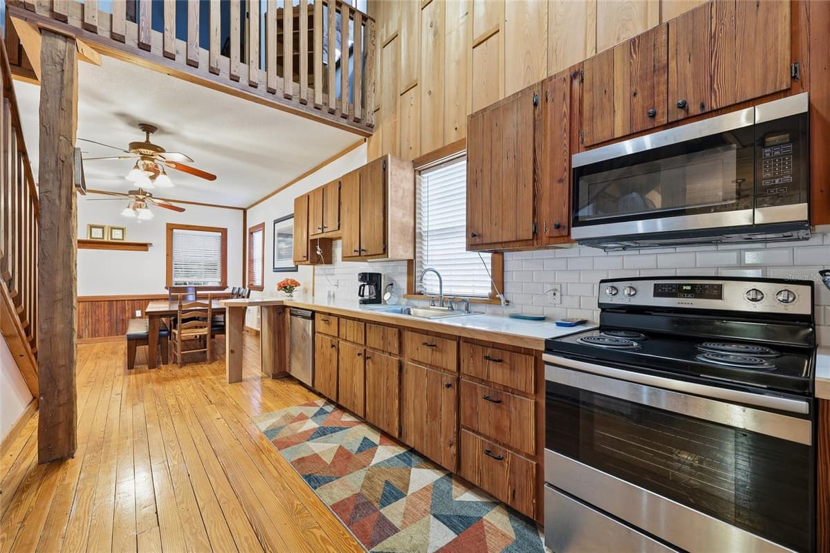 317 CEDAR STREET — photo 9 of 32