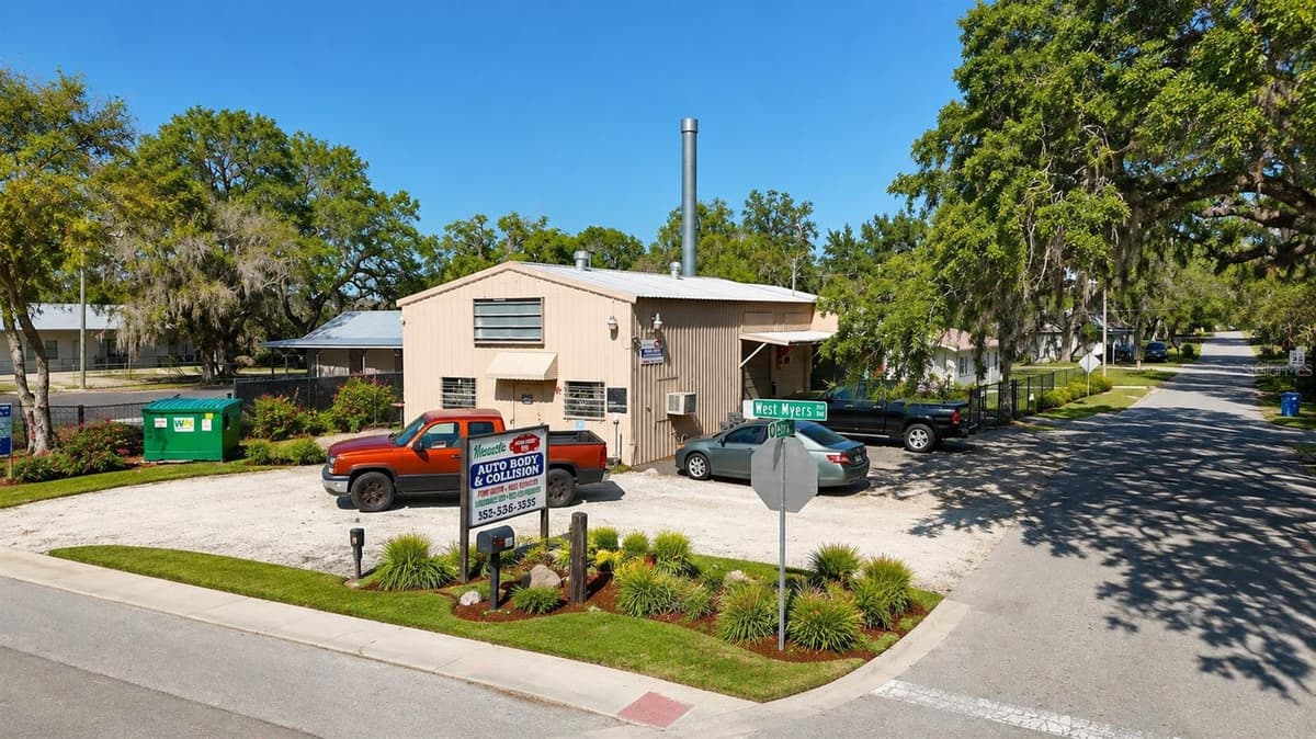10 BARRY AVENUE — photo 3 of 13