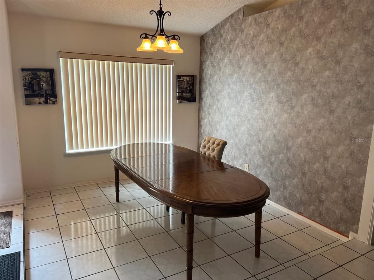330 BONNIE LANE — photo 8 of 37