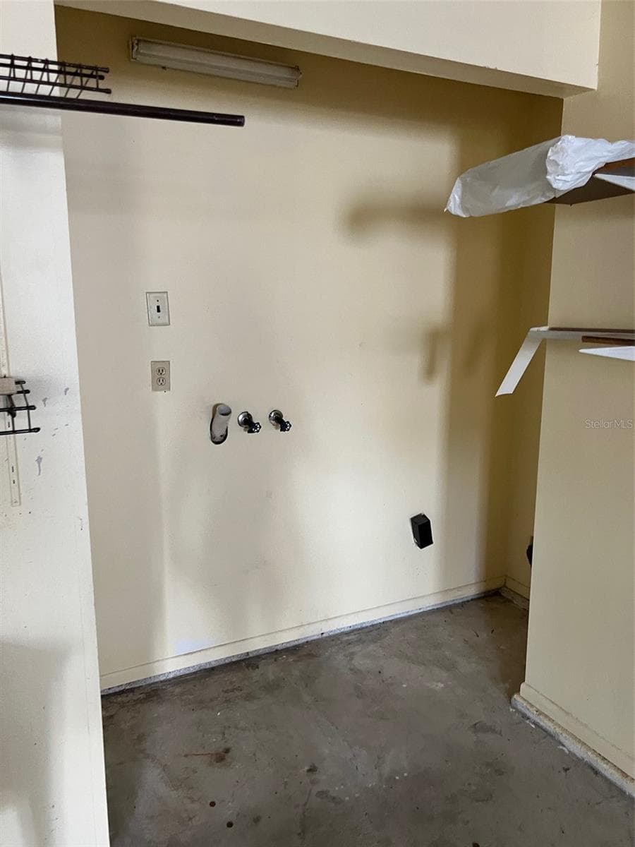 330 BONNIE LANE — photo 9 of 37