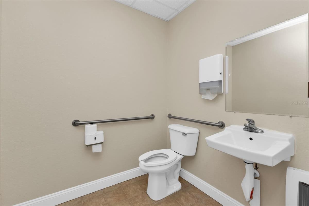 493 BARGER DRIVE — photo 32 of 56