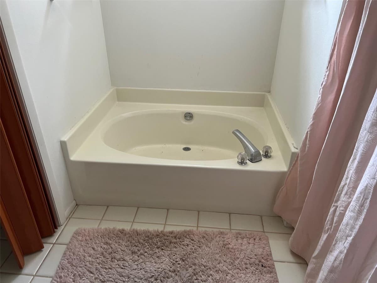 330 BONNIE LANE — photo 18 of 37