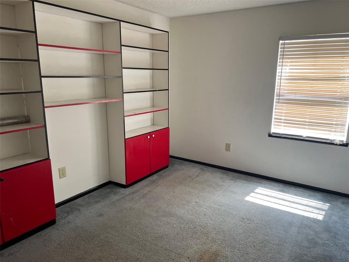 330 BONNIE LANE — photo 14 of 37