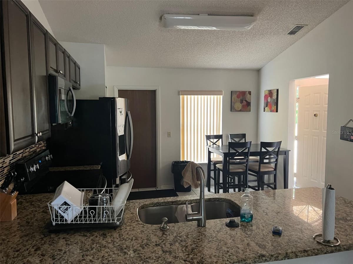 330 BONNIE LANE — photo 6 of 37