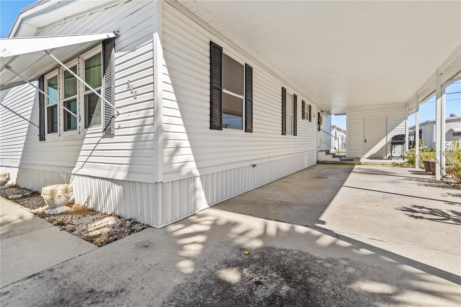 205 CARRIAGE LANE — photo 5 of 41