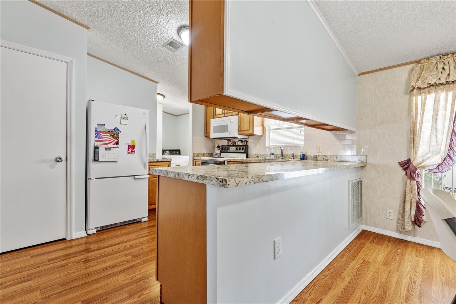 205 CARRIAGE LANE — photo 11 of 41