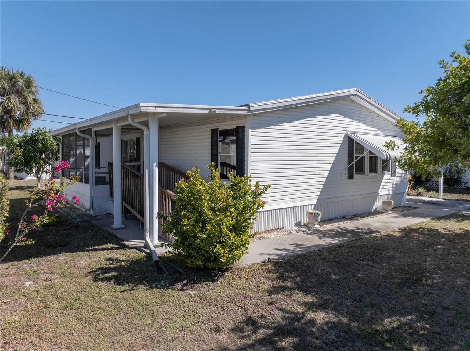 205 CARRIAGE LANE — photo 3 of 41