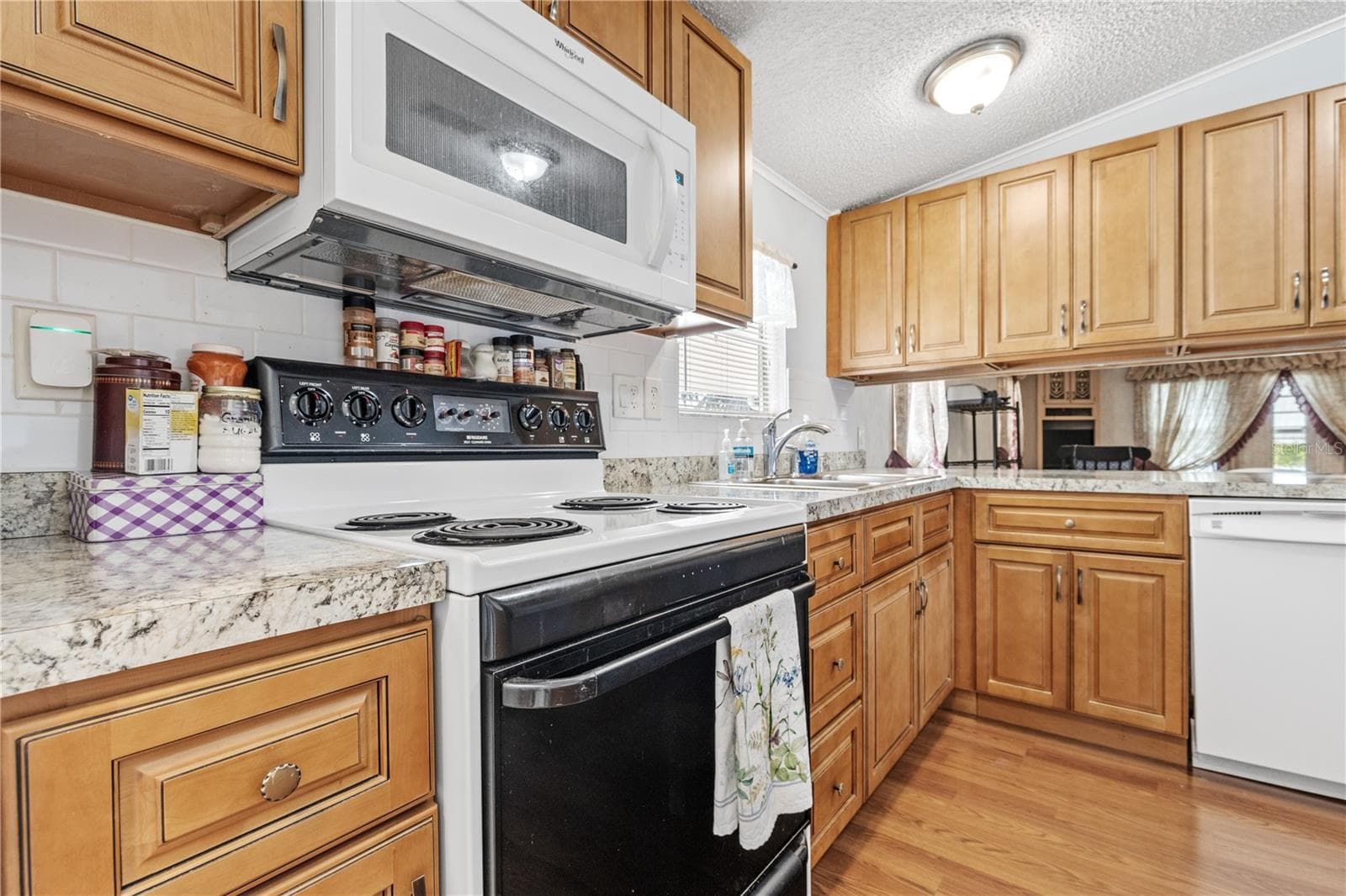 205 CARRIAGE LANE — photo 8 of 41