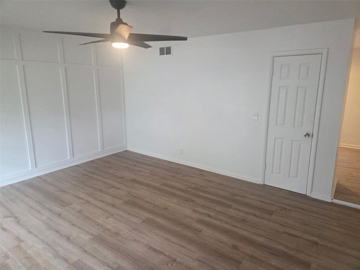 6011 GREENWOOD LANE — photo 7 of 8