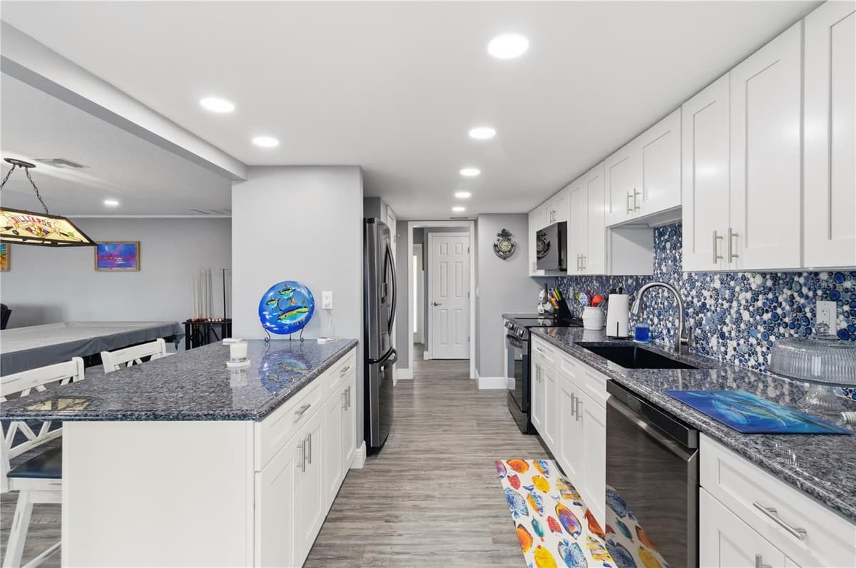 1621 SPRING GARDEN DRIVE — photo 14 of 59