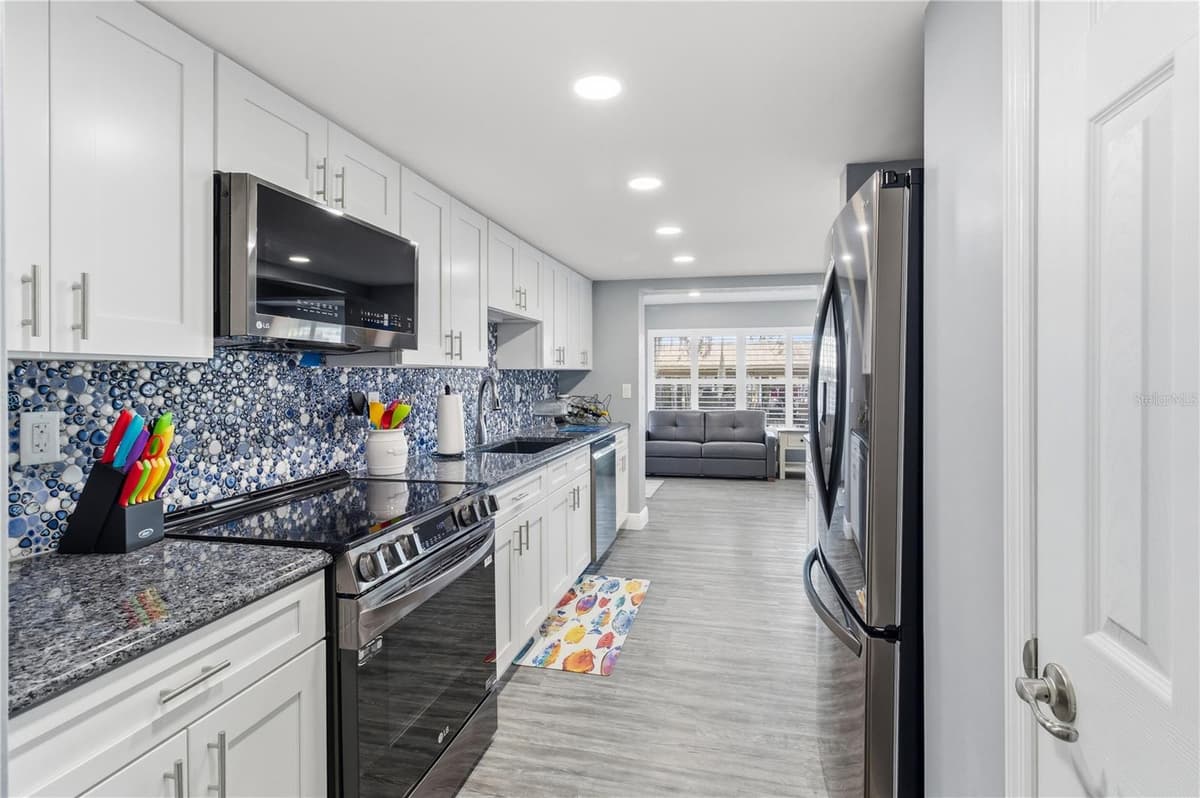 1621 SPRING GARDEN DRIVE — photo 15 of 59