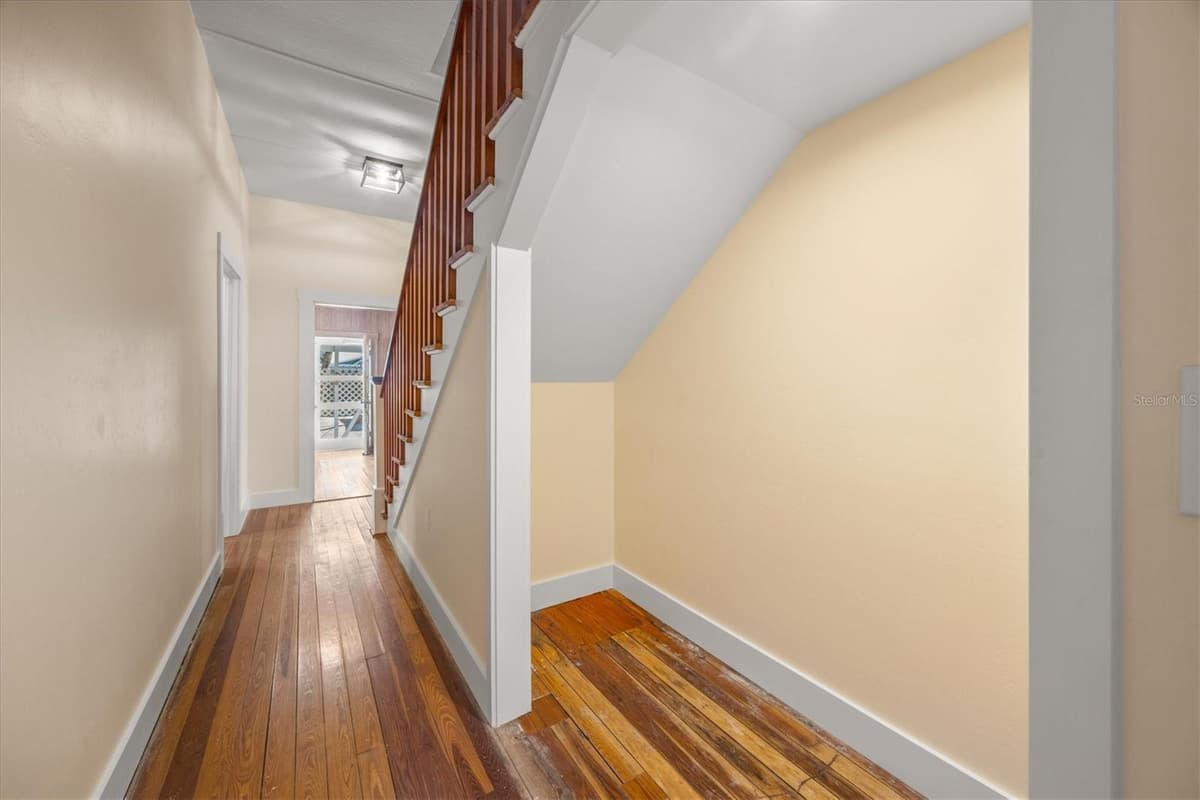 260 GILCHRIST AVENUE — photo 23 of 41