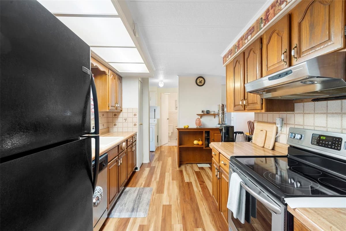 232 MEADOW LARK DRIVE — photo 6 of 52