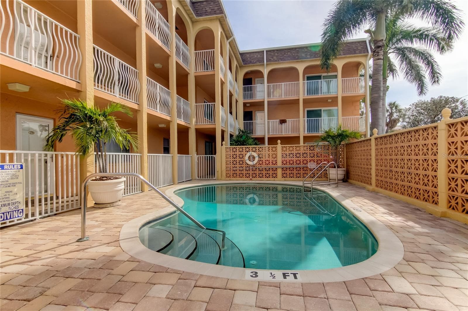 3575 GULF BOULEVARD — photo 19 of 24