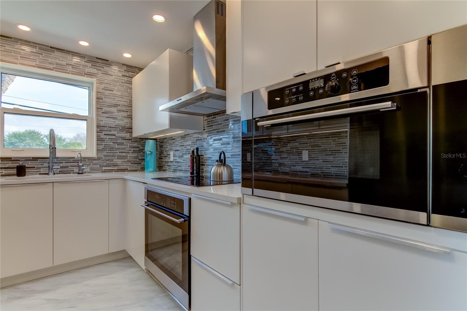 3575 GULF BOULEVARD — photo 12 of 24
