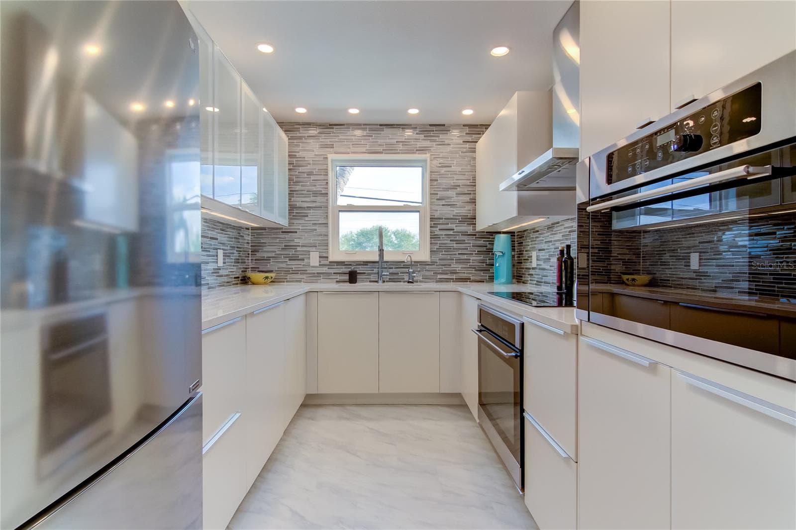 3575 GULF BOULEVARD — photo 9 of 24