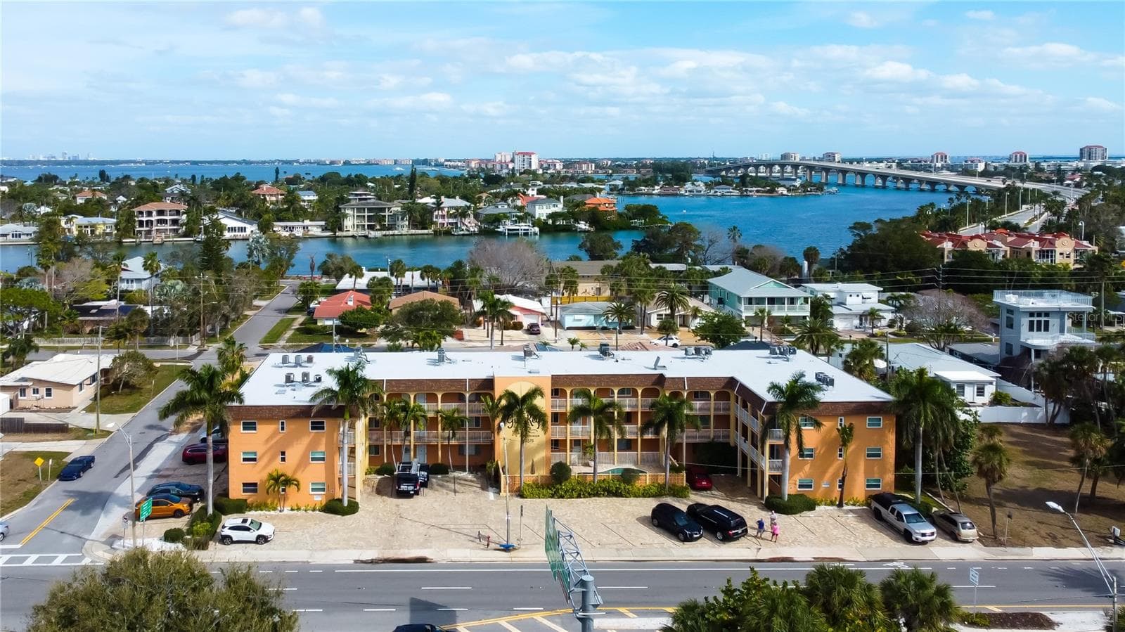 3575 GULF BOULEVARD — photo 2 of 24