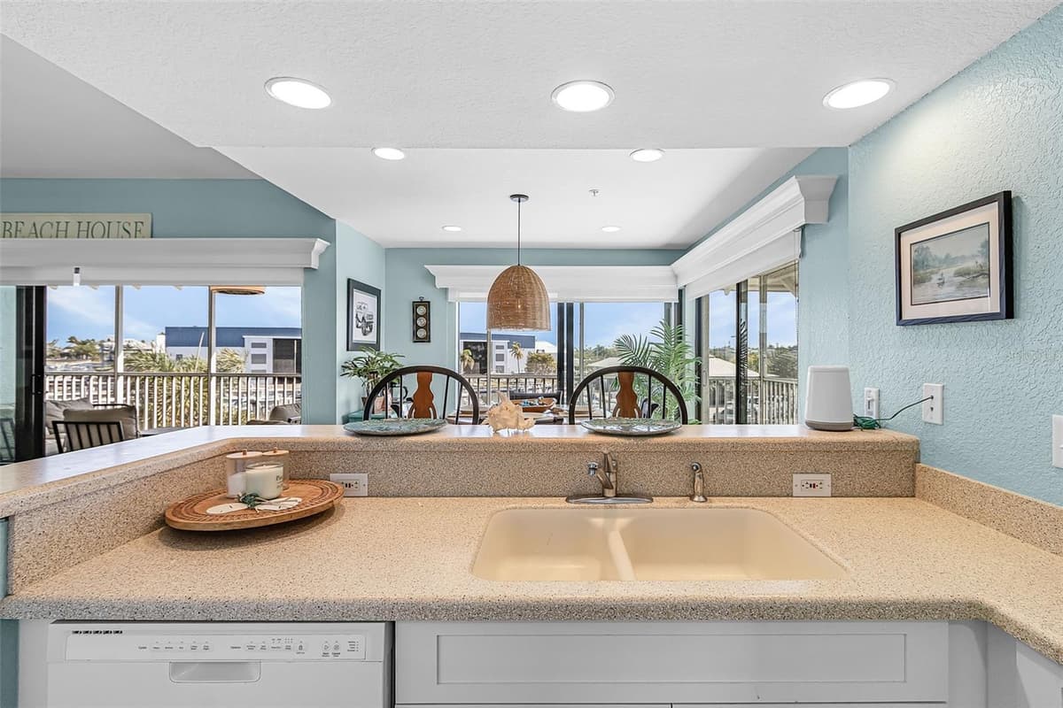 16641 STRINGFELLOW ROAD — photo 12 of 33