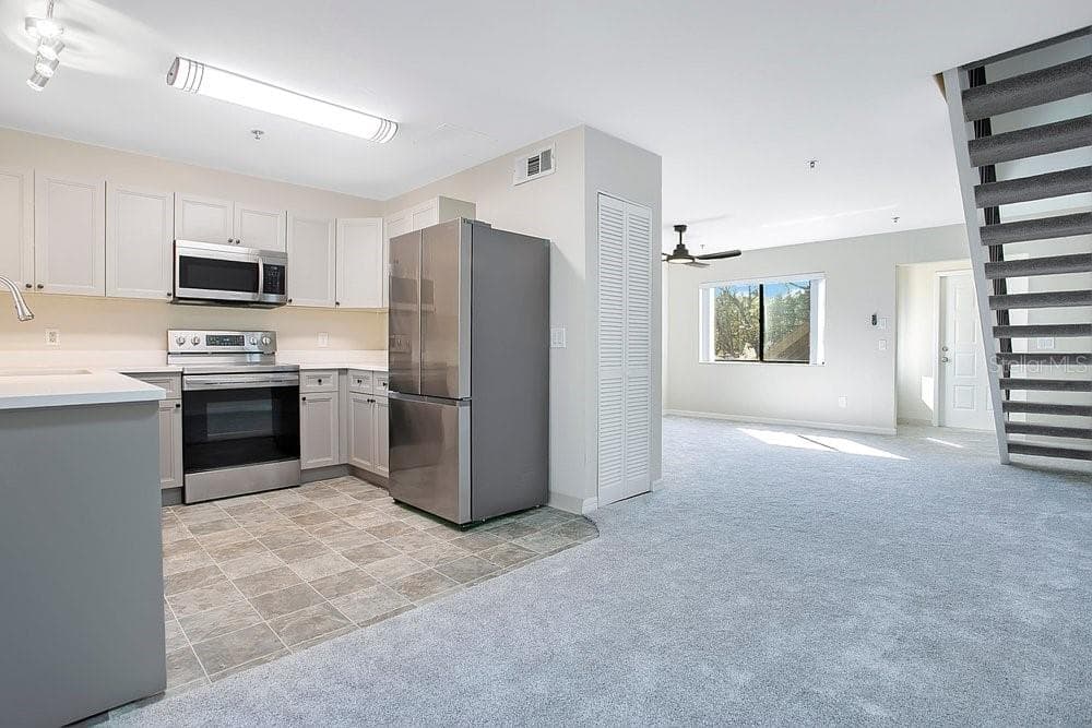 7814 SHADOWOOD DRIVE — photo 9 of 34
