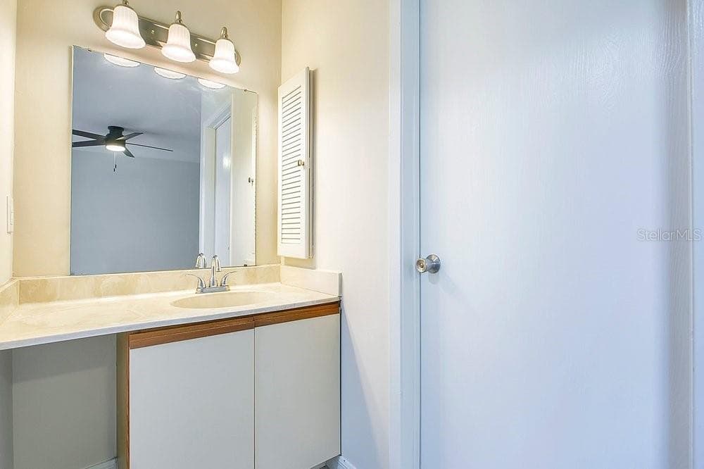 7814 SHADOWOOD DRIVE — photo 16 of 34