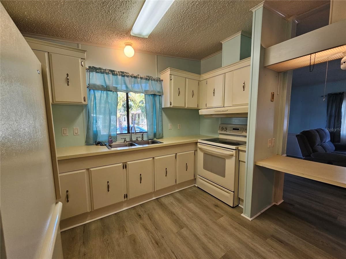 3309 EVELYN DRIVE — photo 8 of 50