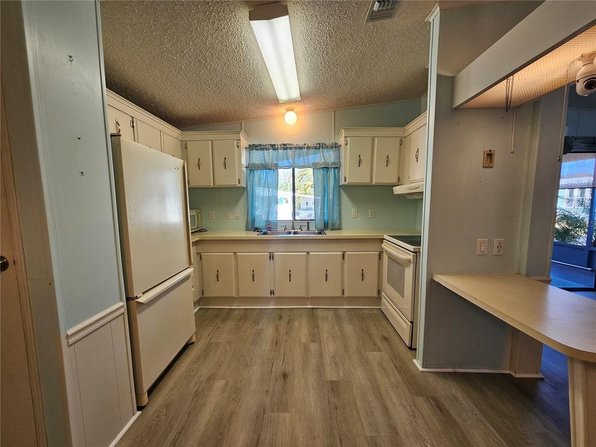 3309 EVELYN DRIVE — photo 10 of 50