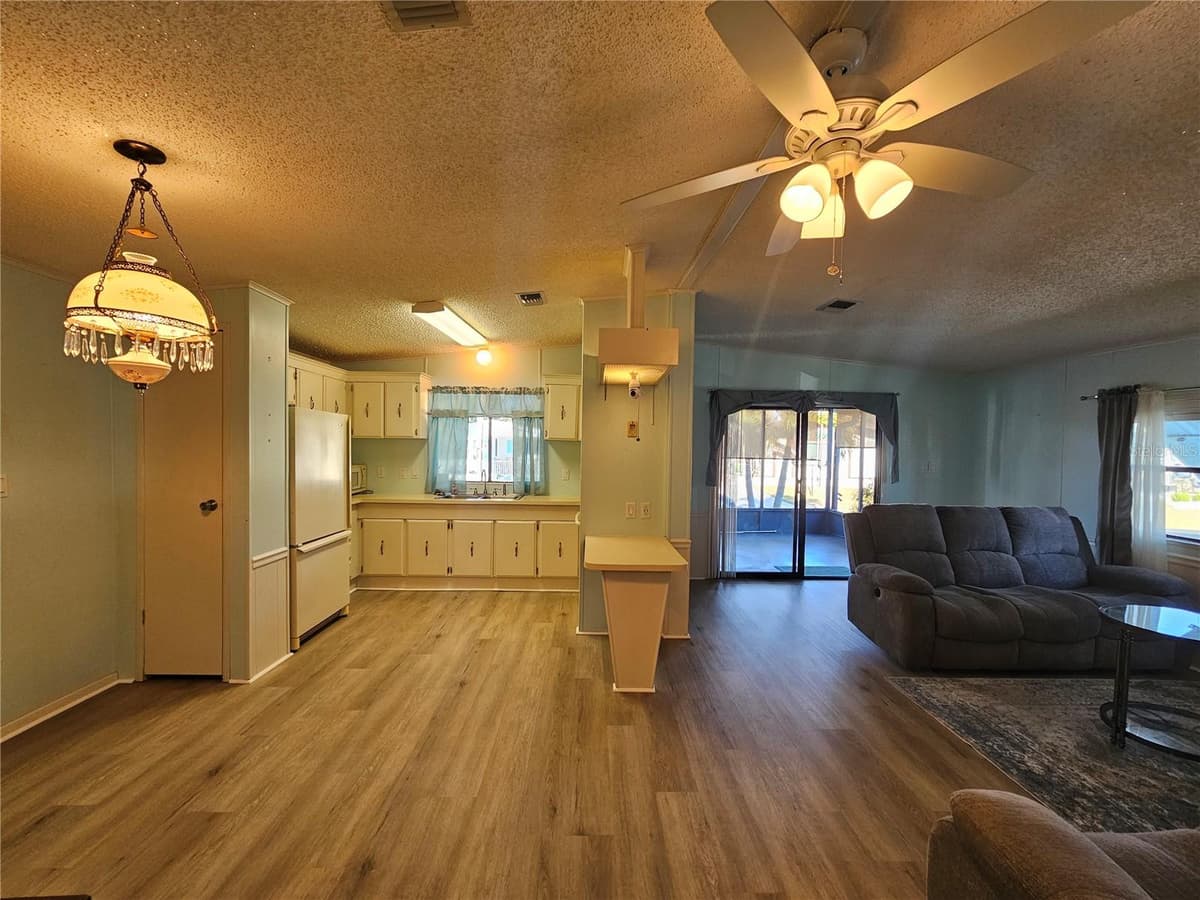 3309 EVELYN DRIVE — photo 3 of 50