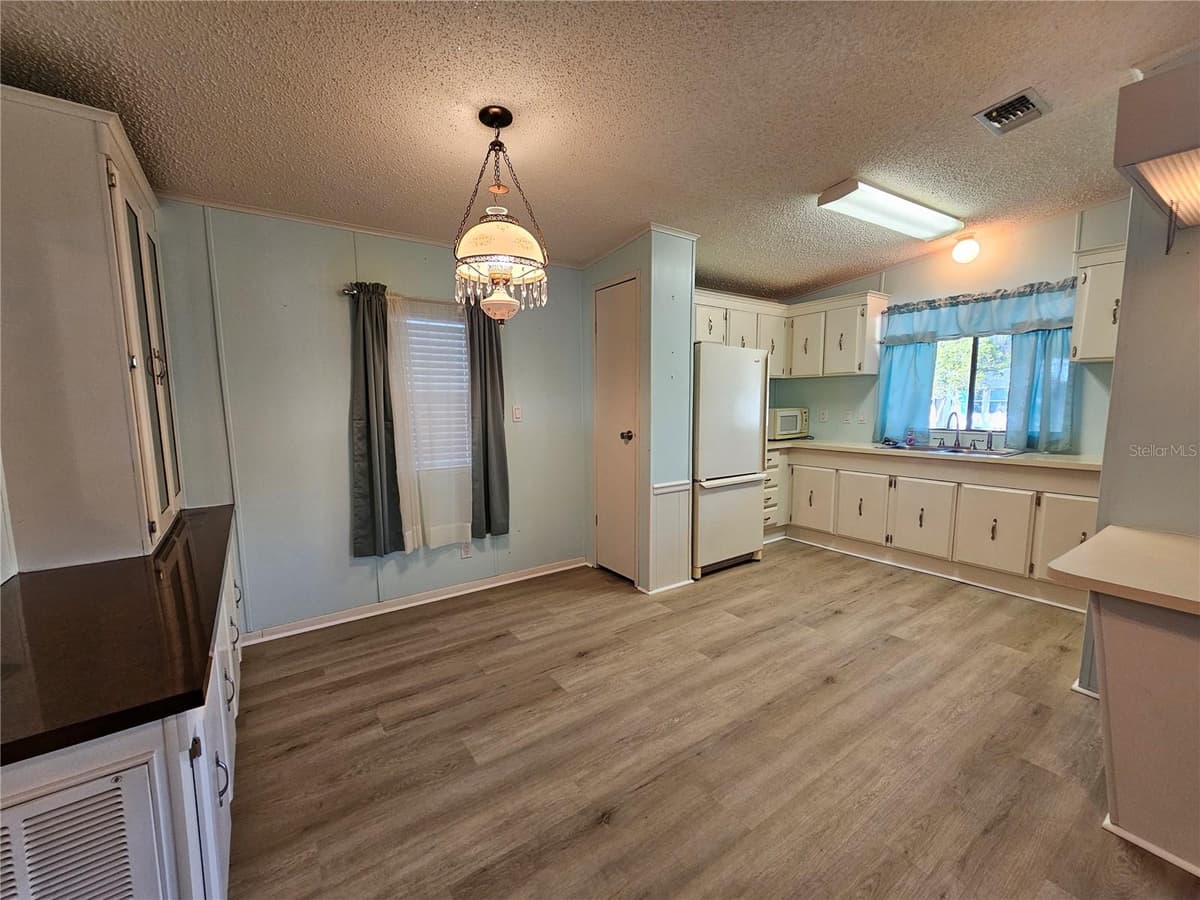 3309 EVELYN DRIVE — photo 5 of 50