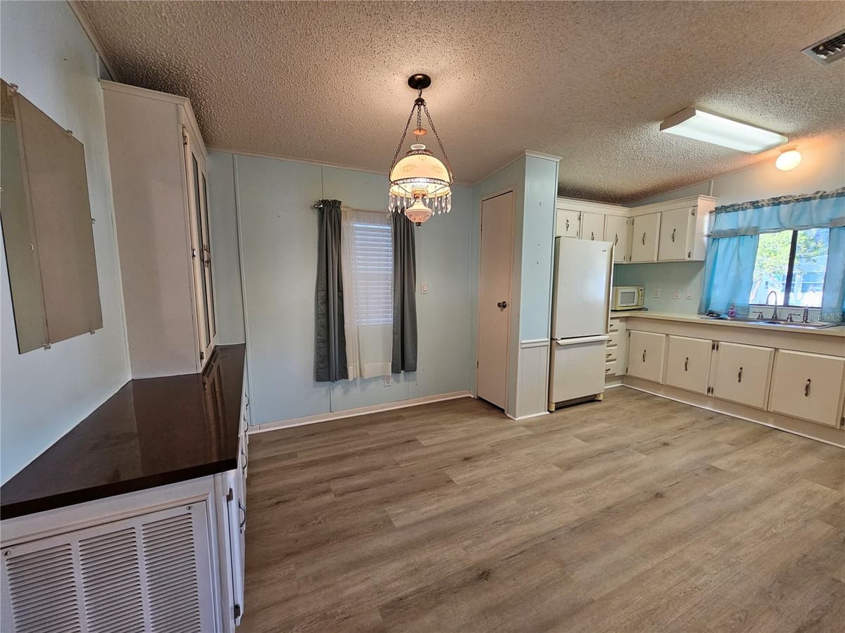 3309 EVELYN DRIVE — photo 6 of 50
