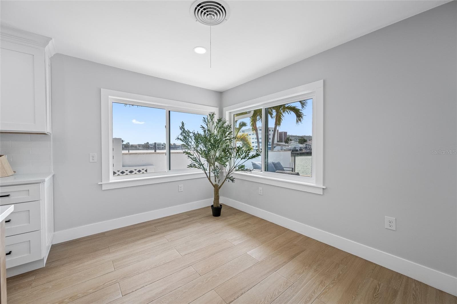 370 59TH AVENUE — photo 11 of 57