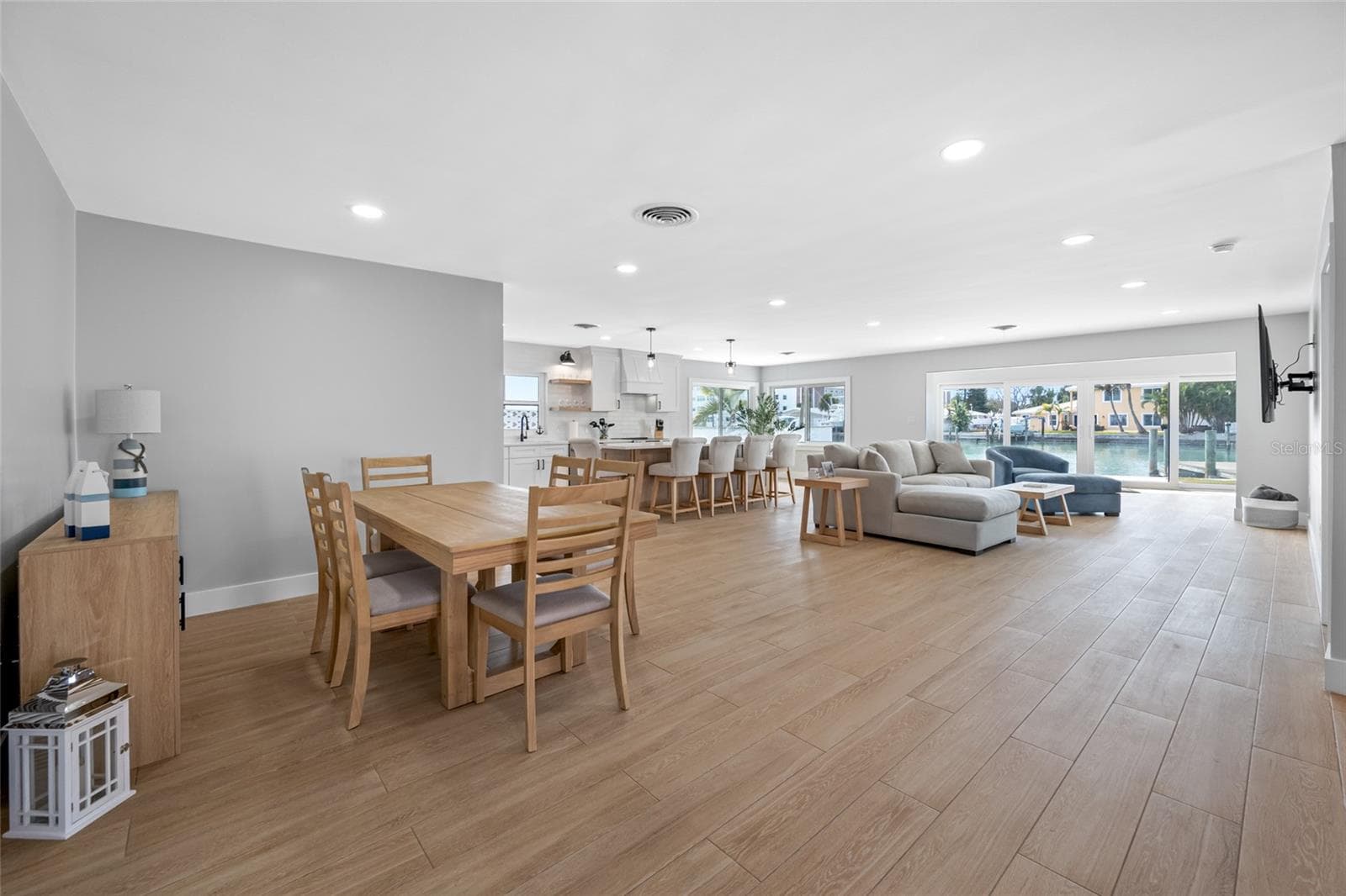 370 59TH AVENUE — photo 8 of 57